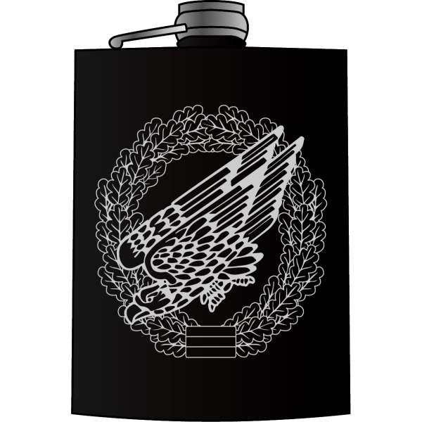 Cartridge thermos flask with beret badge